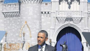 Con el Magic Kingdom de Orlando de fondo, el presidente Barack Obama ofrece detalles de la nueva estrategia para generar empleos.