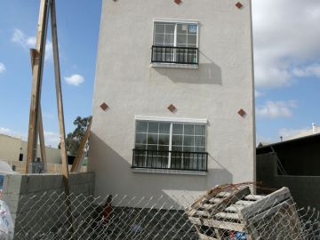 Construyen casas en Baldwin Park.