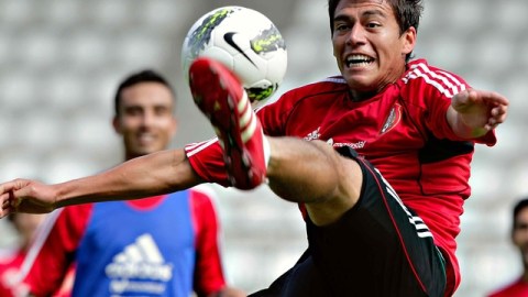 El defensa mexicano Héctor Moreno se ha ganado la titularidad en el Espanyol y hoy saldrá a evitar el daño de los granadinos.