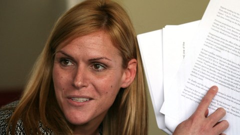 La doctora Rachel Findel, directora de investigaciones de Intercare Therapy, explica los cambios propuestos.