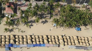 Las playas de Acapulco, conocidas por el turismo internacional, se encuentran bajo constante vigilancia aérea.