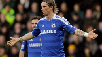 A Fernando Torres no le queda más que abrir los brazos en acto de deseperación porque no caen los goles con el Chelsea.