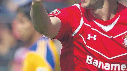 El uruguayo Iván Alonso volvió a anotar y no suelta la cima de los romperredes.