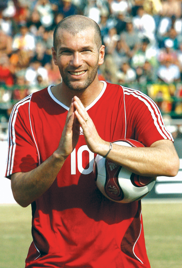 En agosto de 2005 Zinedine Zidane volvió a vestir la camiseta francesa.