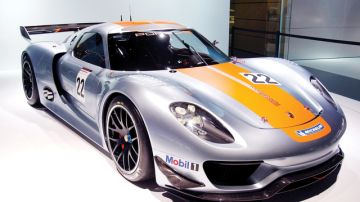 Nuevo Porsche 918 RSR es presentado a los medios de comunicación, en el Salón del Automóvil de Norteamérica (NAIAS), en Detroi.