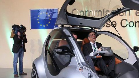 Presentación internacional del primer prototipo de coche eléctrico  de la empresa  Hiriko en Bruselas.