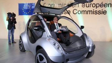 Presentación internacional del primer prototipo de coche eléctrico  de la empresa  Hiriko en Bruselas.