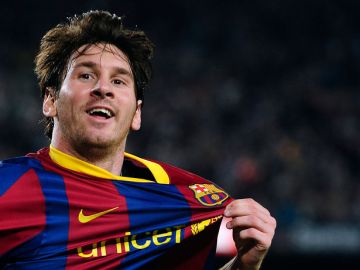 Lionel Messi estandarte del Barcelona celebra un gol del equipo blaugrana al Almeria en el Camp Nou.