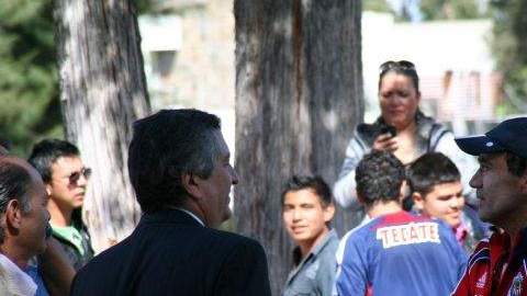 El dueño de Chivas Jorge Vergara (izq.).