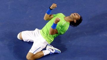 El español Rafa Nadal celebra su victoria ante el suizo Roger Federer.