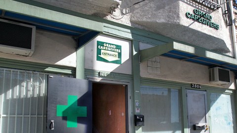 La medida propuesta por José Huizar cerraría los casi 300 dispensarios de marihuana medicinal de la ciudad por tiempo indefinido.
