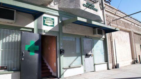 La medida propuesta por José Huizar cerraría los casi 300 dispensarios de marihuana medicinal de la ciudad por tiempo indefinido.