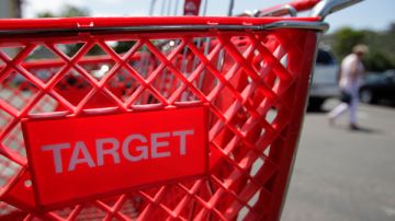 Un carro de compras de Target hirió de gravedad a una transeúnte.