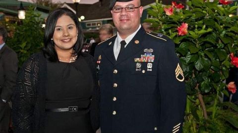 Roxana Delgado y su esposo Víctor Medina, quien comenzó a presentar problemas de salud tras una explosión en Irak en 2009.