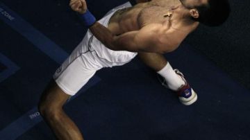 Djokovic da rienda suelta a su ju- bilo tras la agotadora jornada.