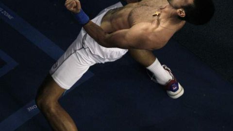 Djokovic da rienda suelta a su ju- bilo tras la agotadora jornada.