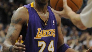 Kobe Bryant fue el máximo anotador del duelo con 24 puntos