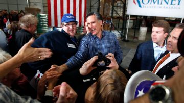 Multimillonario y exempresario, Romney ha sido criticado por demócratas y por sus rivales republicanos debido a declaraciones previas.