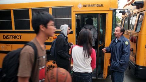 La eliminación del transporte escolar afecta sobre todo a los menores de las áreas rurales y a los estudiantes de minorías y de familias de bajos ingresos.