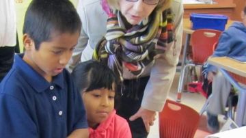 Colleen Oliver en la primaria    Dolores Huerta de LA.