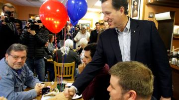 Indiana sostiene que Santorum no tiene suficiente respaldo para aparecer en las boletas.