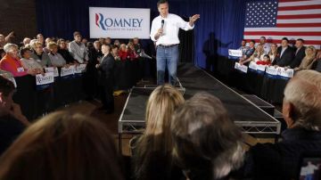 El precandidato republicano Mitt Romney habla durante una actividad  de campaña  en Colorado, donde habrá un caucus.
