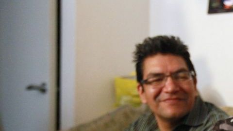 Eduardo Cholula sufre una rara enfermedad en la sangre. Aquí, con sus padres Olivia y Eduardo