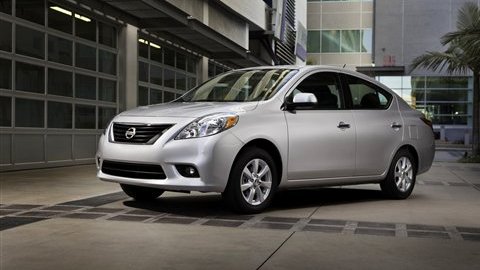 Un Nissan Versa.