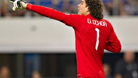 Guillermo Ochoa se esforzó para mantener su meta intacta, pero la fuerza del Montepellier se impuso a los lances del mexicano.