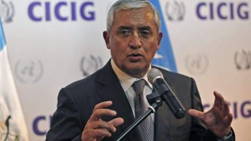 El presidente  Otto Perez Molina (i), cuando hablaba sobre la impunidad en Guatemala, en una conferencia de prensa.