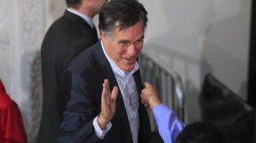 Otra vez Mitt Romney agradecía el apoyo de sus seguidores y afirmó que se enfila para ganar la candidatura de su partido.