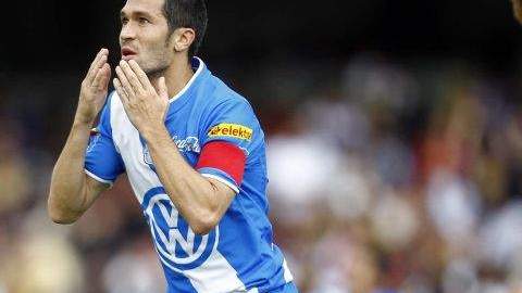 Luis García festeja su anotación durante el encuentro ante los Pumas de la UNAM.