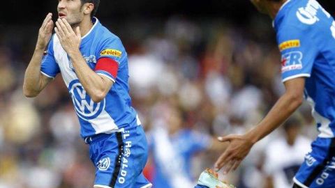 Luis García festeja su anotación durante el encuentro ante los Pumas de la UNAM.