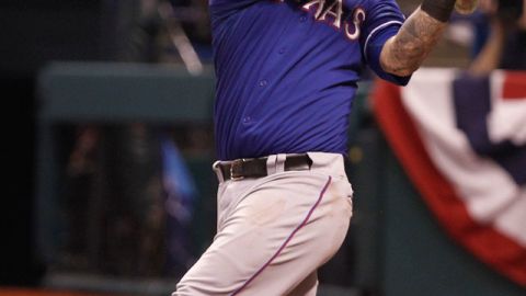 Mike Napoli abrirá la temporada sin preocupación salarial.