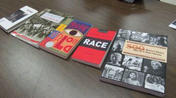 Libros que, según los activistas de la caravana ‘Librotraficante' fueron prohibidos en el Distrito Escolar de Tucson, Arizona.