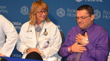 La Dra. Barbara Czerska y  el paciente Edwin Arce hablan acerca de la cirugía y los cuidados médicos pos trasplante.