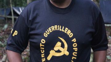 'Artemio', líder del grupo terrorista Sendero Luminoso, durante una entrevista concedida a IDL-Reporteros, en las selvas de Perú.