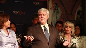 Newt Gingrich habla ayer en un evento para líderes hispanos en un restaurante de South El Monte.