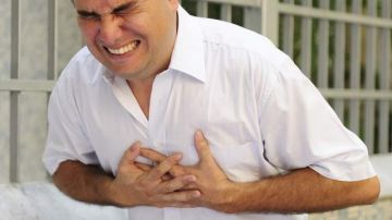 Hay numerosos factores que pueden provocar un ataque al corazón. (Archivo)