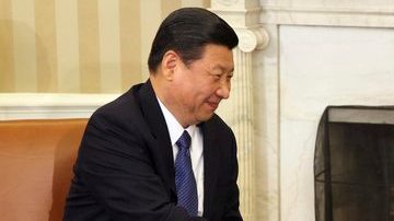 El presidente Barack Obama, derecha, saluda al vicepresidente chino, Xi Jinping durante el encuentro de ayer.