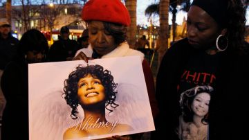 Fans de Whitney Houston en Los Angeles.