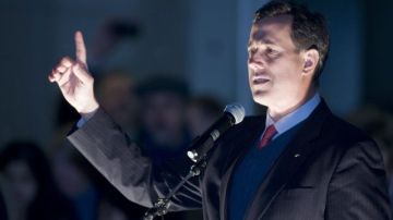 El aspirante republicano en la carrera presidencial, Rick Santorum, durante un acto de campaña en Tacoma, Washington.