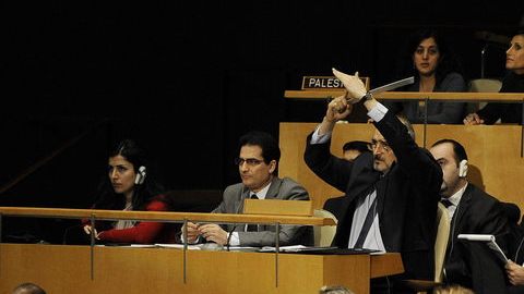 El embajador de Siria ante la ONU llama a una moción tras  la decisión de poner en marcha el plan elaborado por la Liga Árabe.