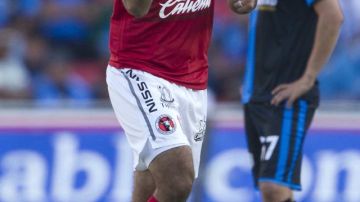El delantero del Club Tijuana, José Sand,  celebra su anotación.