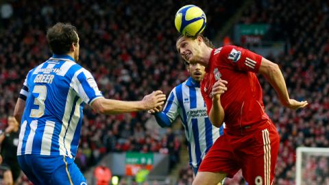 Andy Carroll anotó el cuarto gol de Liverpool ante Brighton.
