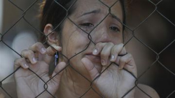 Familiares siguen esperando la identificación y entrega de sus  seres queridos, fallecidos en la cárcel de Comayagua.