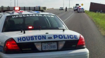 Un policía resultó herido en un accidente de cinco autos en la autopista 288.
