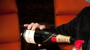“Moët Red Carpet Glamour” añade a las burbujas un pétalo de rosa, especial para la gala de los Oscar.