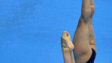 Alejandra Orozco (izq.) y Paola Espinoza  en una de sus ejecuciones ayer en el Mundial de Londres.