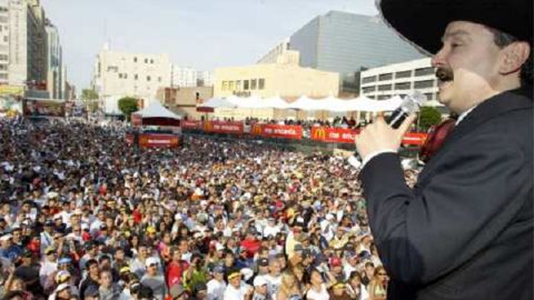 Antonio Aguilar en Fiesta Broadway, el 30 de abril de 2006.